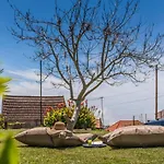 Casinha Dos Canhas By An Island