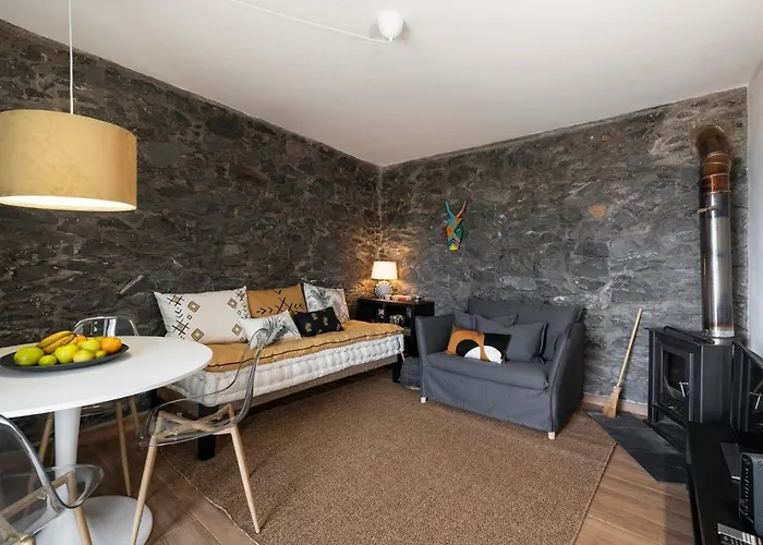 Tatil Evi Casinha Dos Canhas By An Island