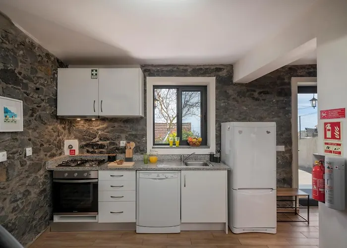 Tatil Evi Casinha Dos Canhas By An Island