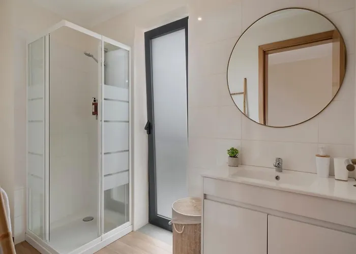 Casinha Dos Canhas By An Island